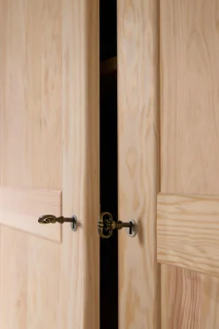 Armoire bois massif 2 portes 1 tiroir Iris - Naturel - Poignées Noir